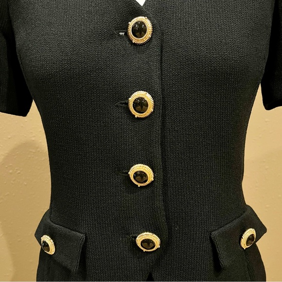 St John 2 piece black knit short sleeve suit. Size 4 - Picture 2 of 8